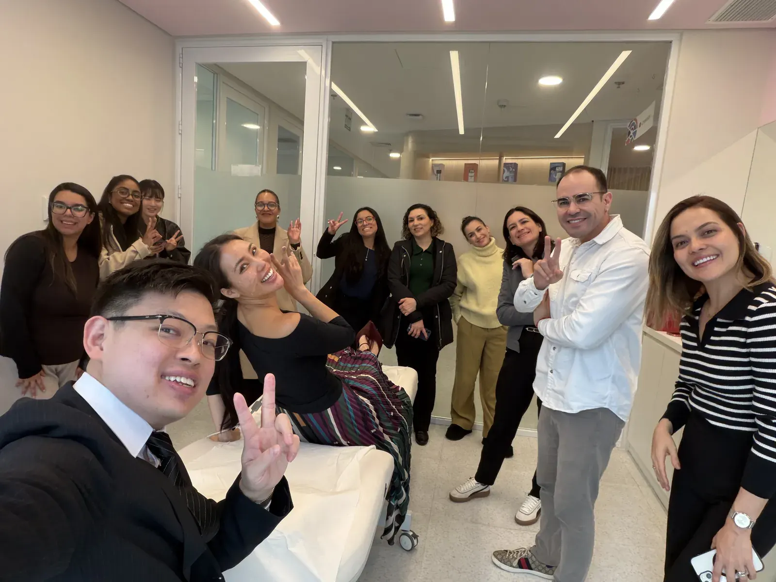 Dr Sin Yong with the Volnewmer cohort at CLASSYS Academy São Paulo