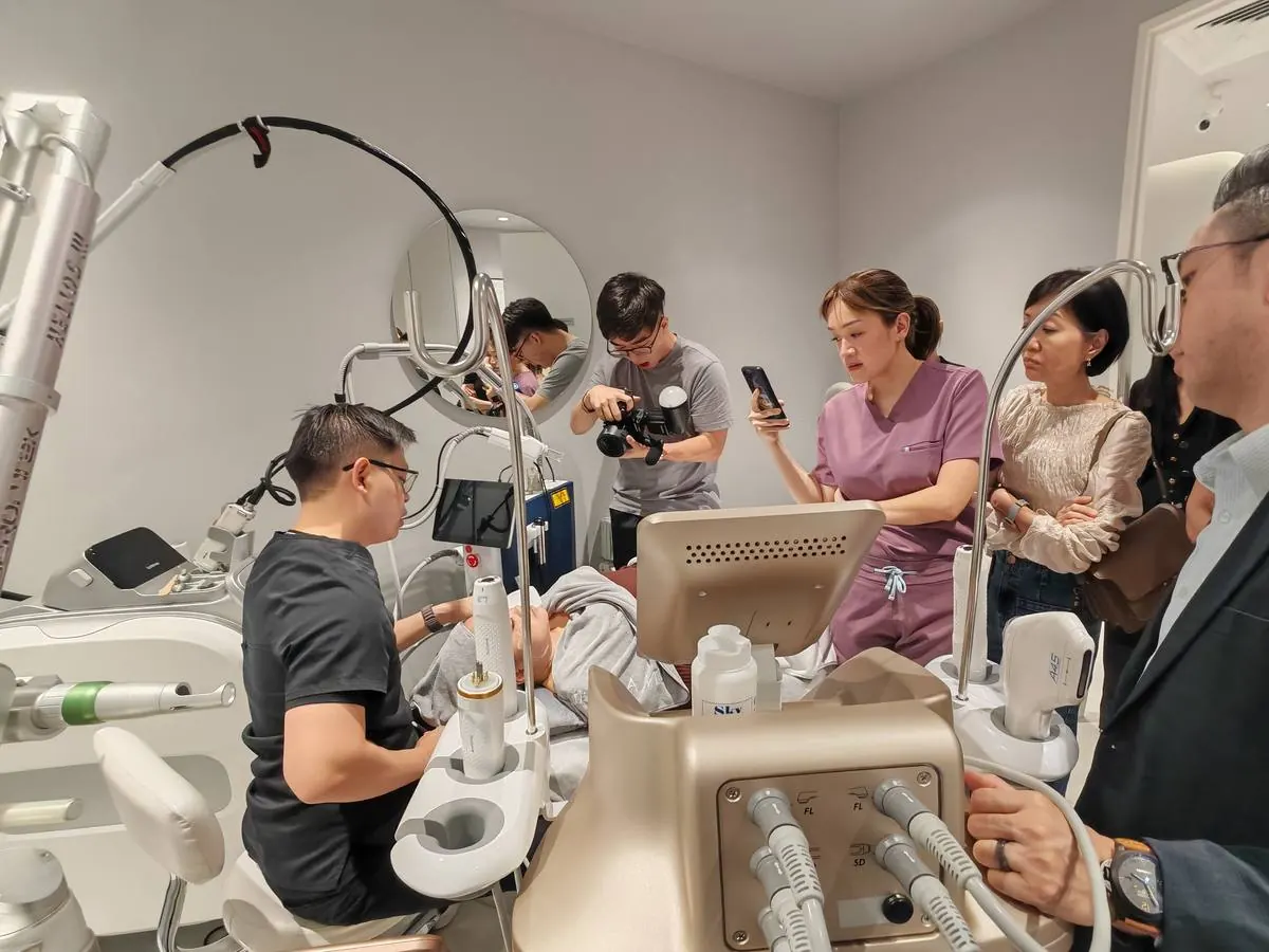 Dr Sin Yong performing a live Doublo 2.0 demonstration at IN Eternity Clinic
